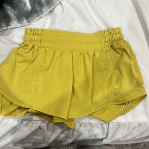 Lululmeon hotty hot low rise 2.5 inch